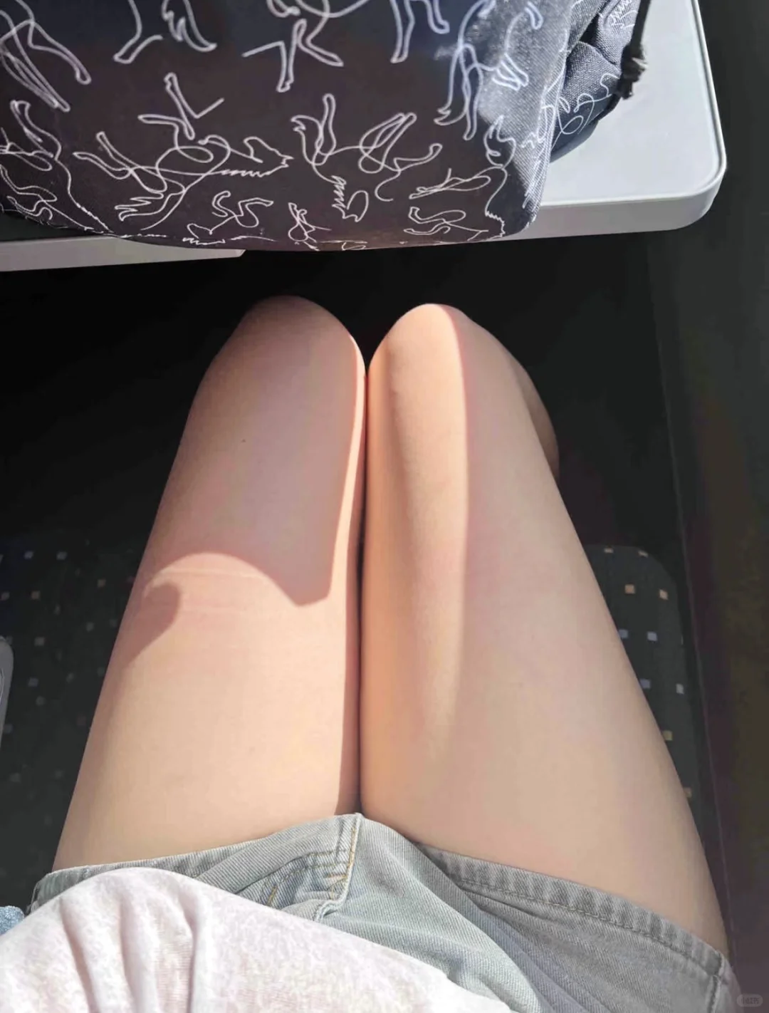 穿短裤裆部鼓鼓的，看着比男的还大