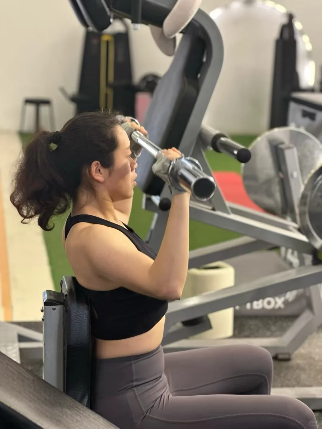 冬天不减肥？女教练一对二虐出小蛮腰！