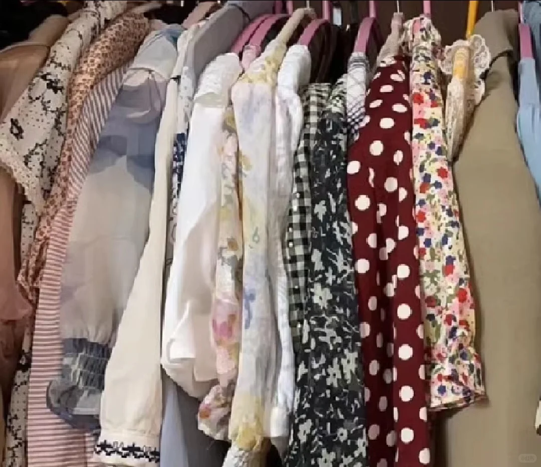 闲置衣服无偿宋给需要的姐妹