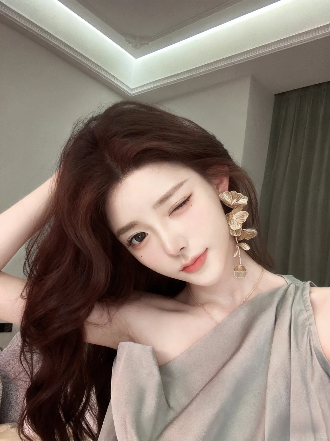 第一次当美女 手都P酸了