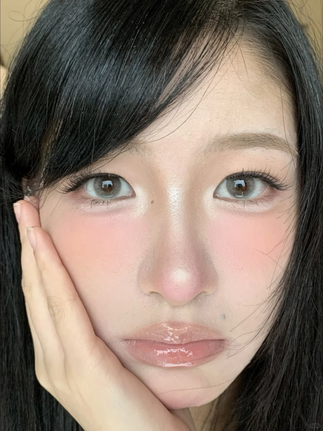 怼脸拍也巨美的灰粉妆容💕