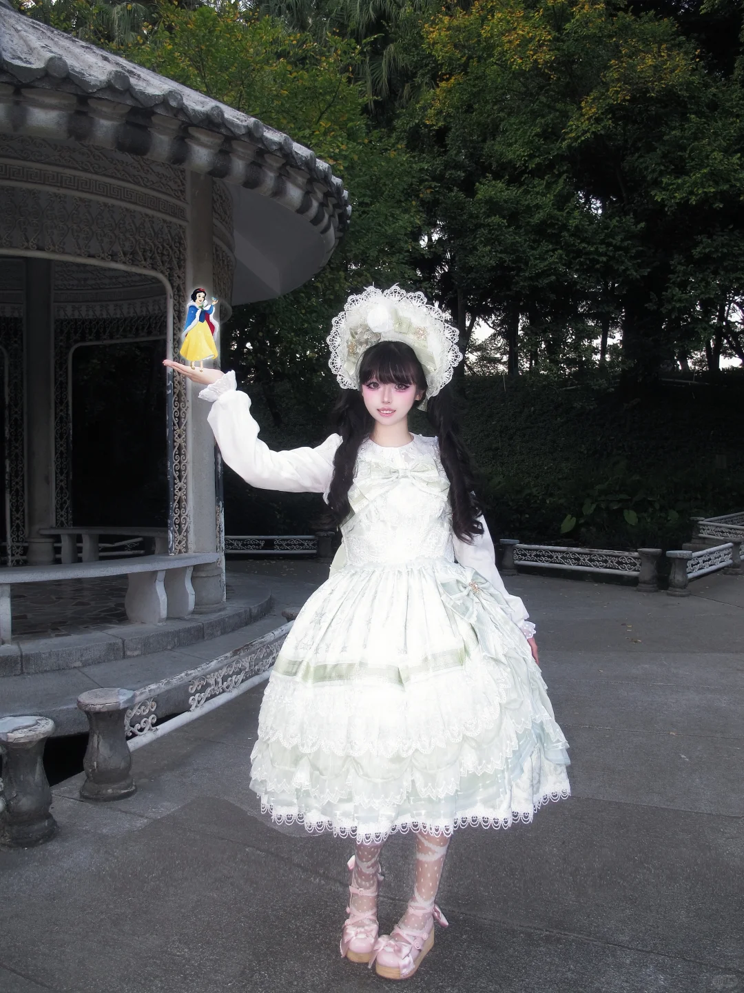 圣诞g若草，在湖边拍的，好美