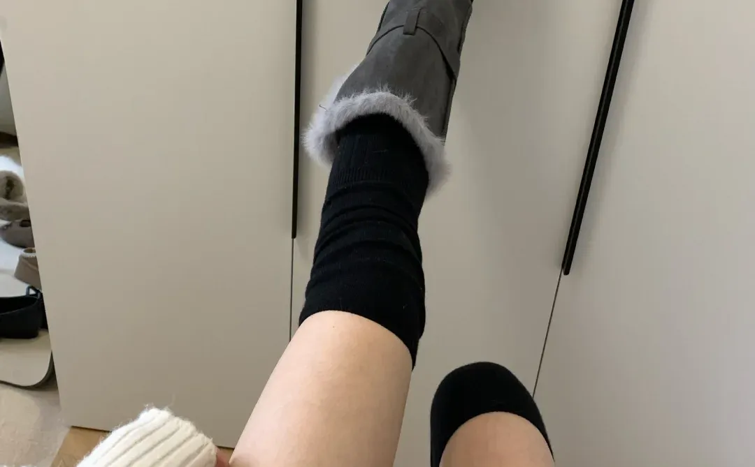 黑奢名媛风！miu 系黑色羊绒过膝袜也很能打！