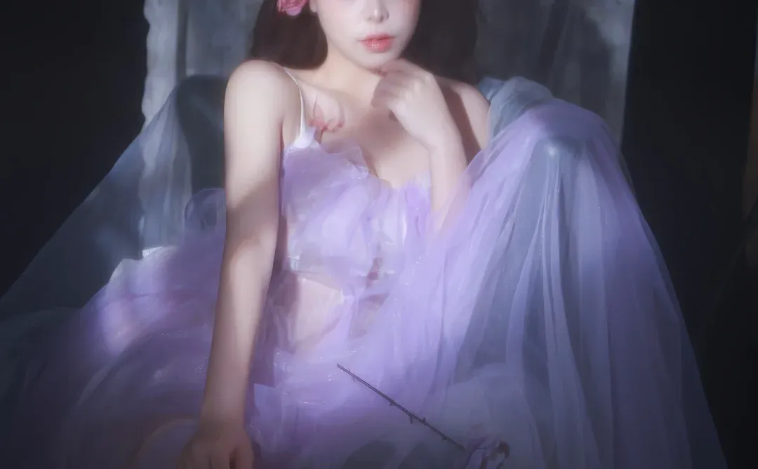 姐妹们，这组片子不算太露吧，求过