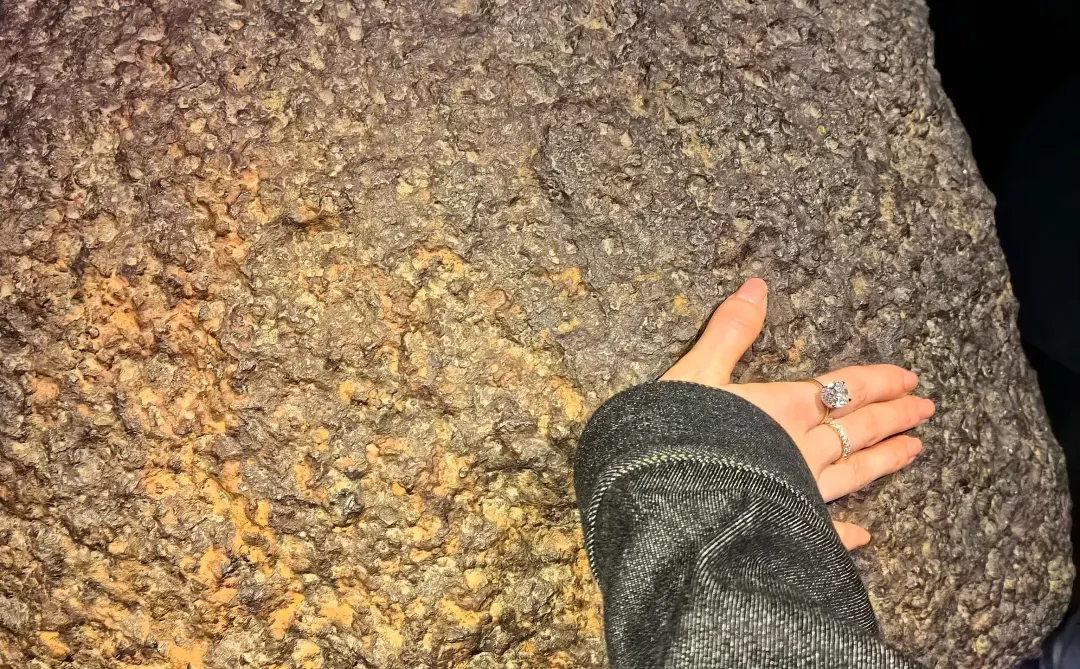 刘亦菲又寄来旅行明信片，身材好匀称！