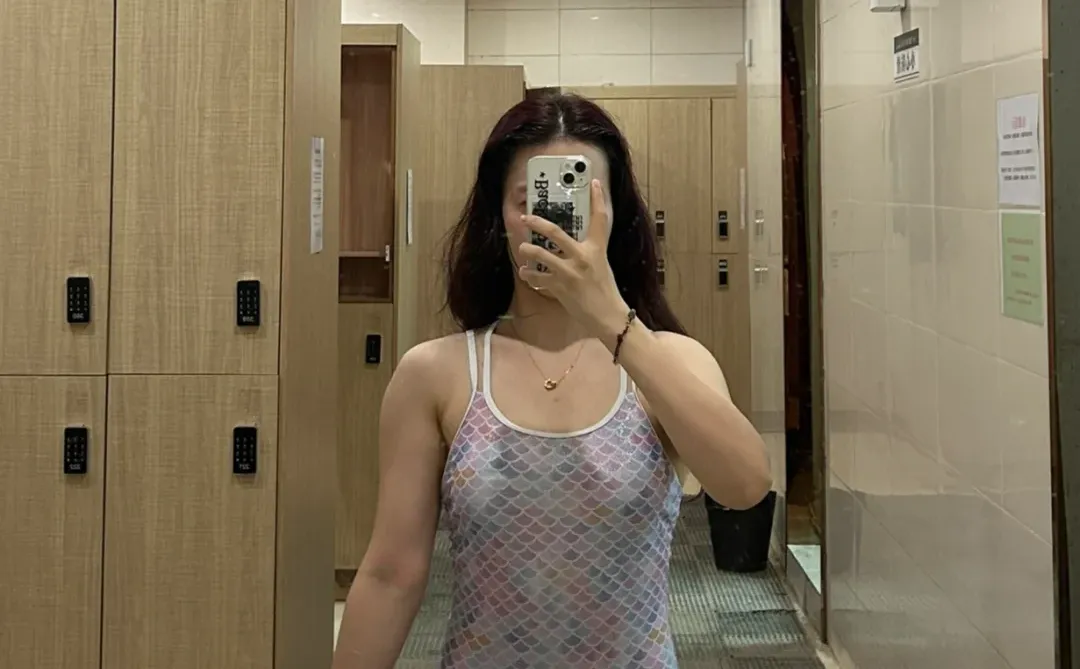 今天在泳池认识了一个女生