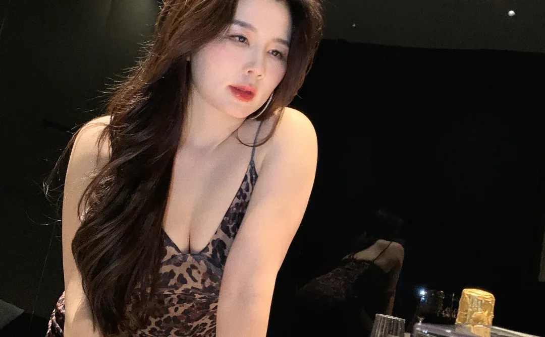 爱穿豹纹那女的