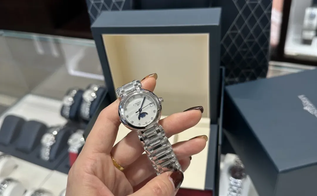 成都浪琴活动炸了，心月机械女闭眼冲！