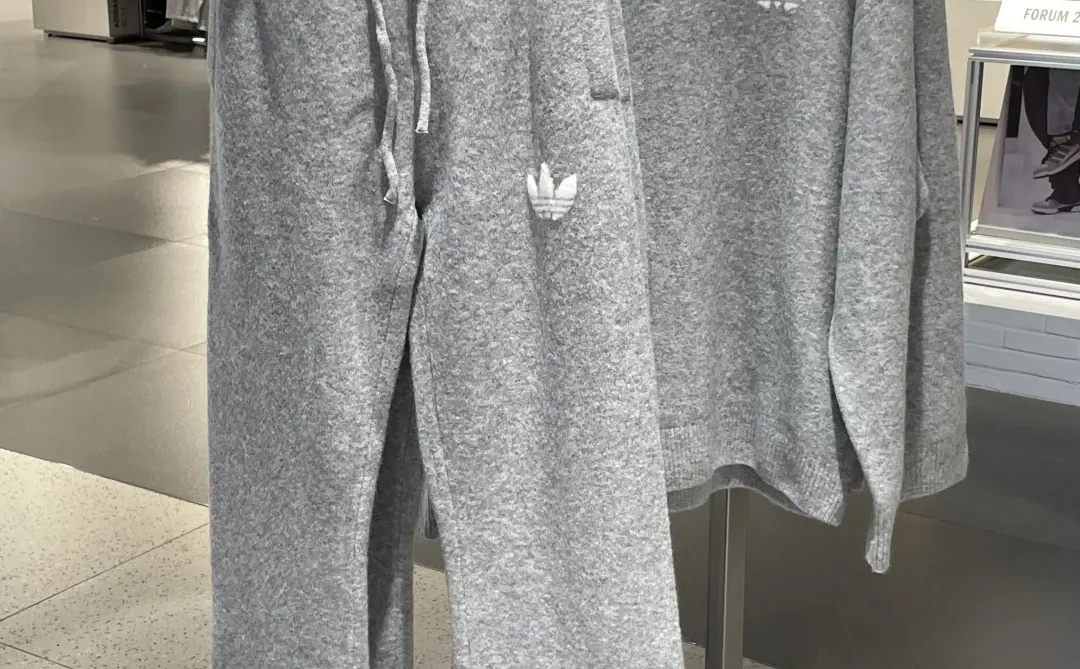 阿迪灰系慵懒卫衣套装，穿上就变慵懒大美女