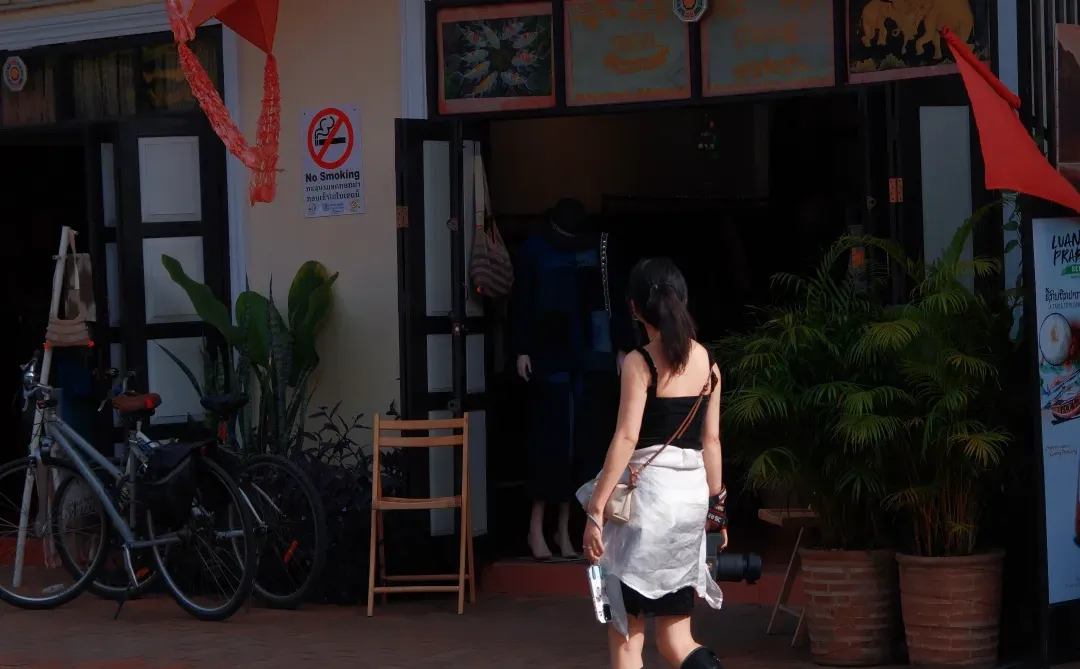 今天没有陪拍，是在老挝当站姐拍照的一天