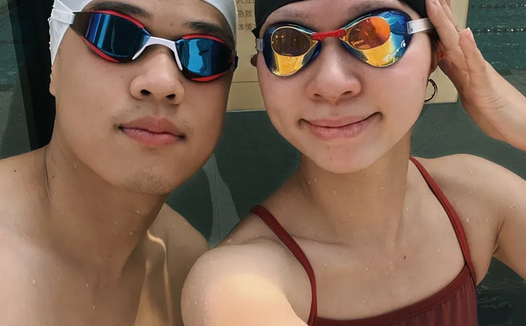 九月第1️⃣天不上班跟美女游泳