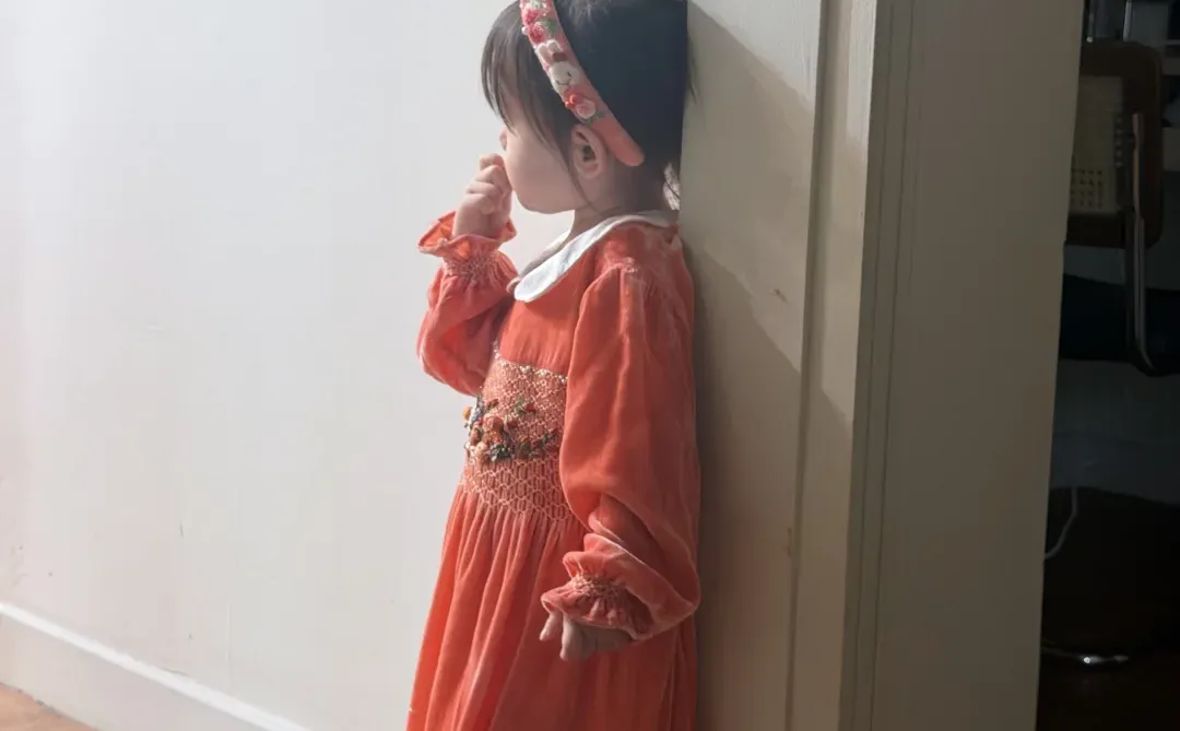 女鹅ootd 小女孩穿上桔裙子有多漂亮✨