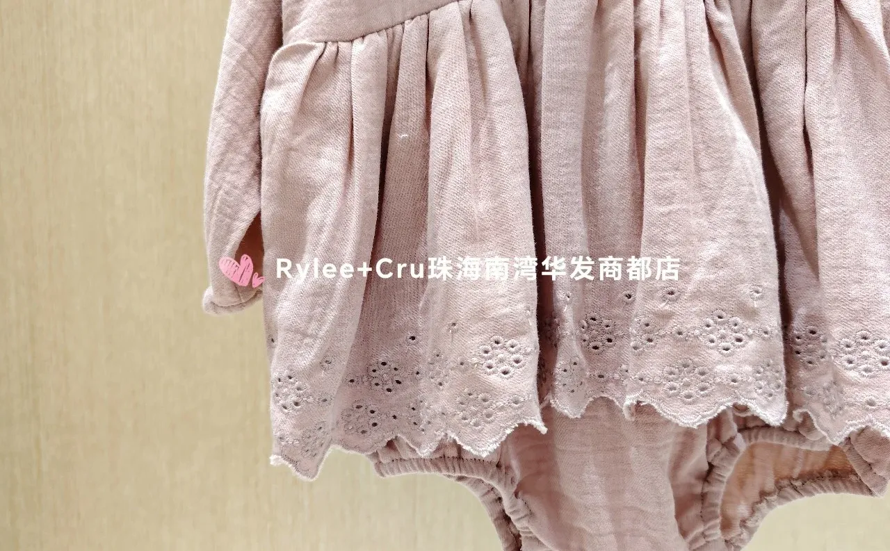 女宝宝可可爱爱的包屁裙