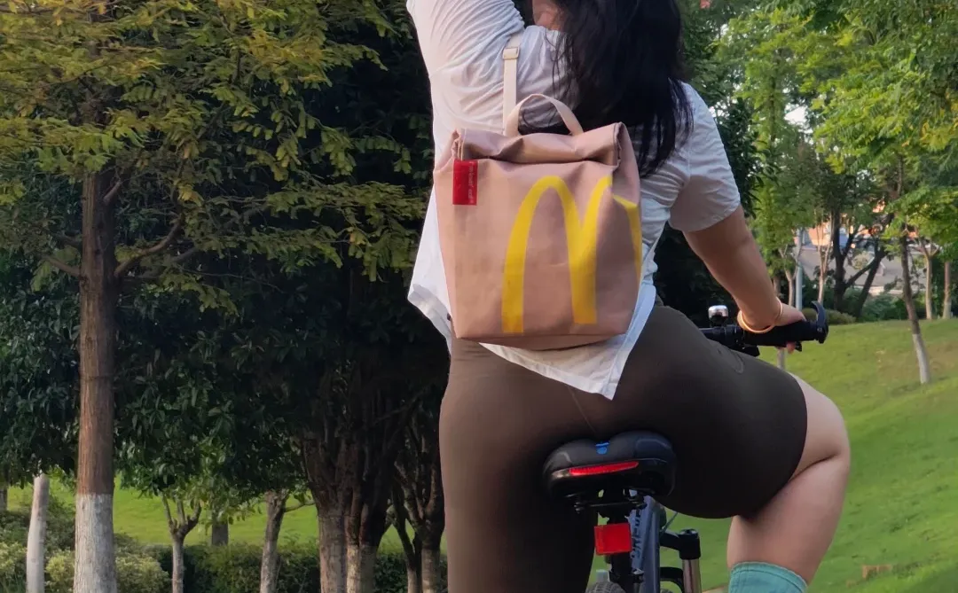 比起故作美丽 活得自在更胜一筹