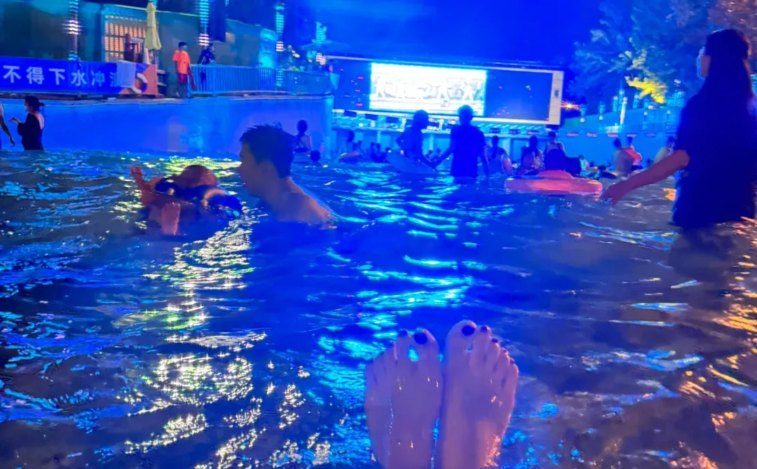 羡慕死会游泳的人了