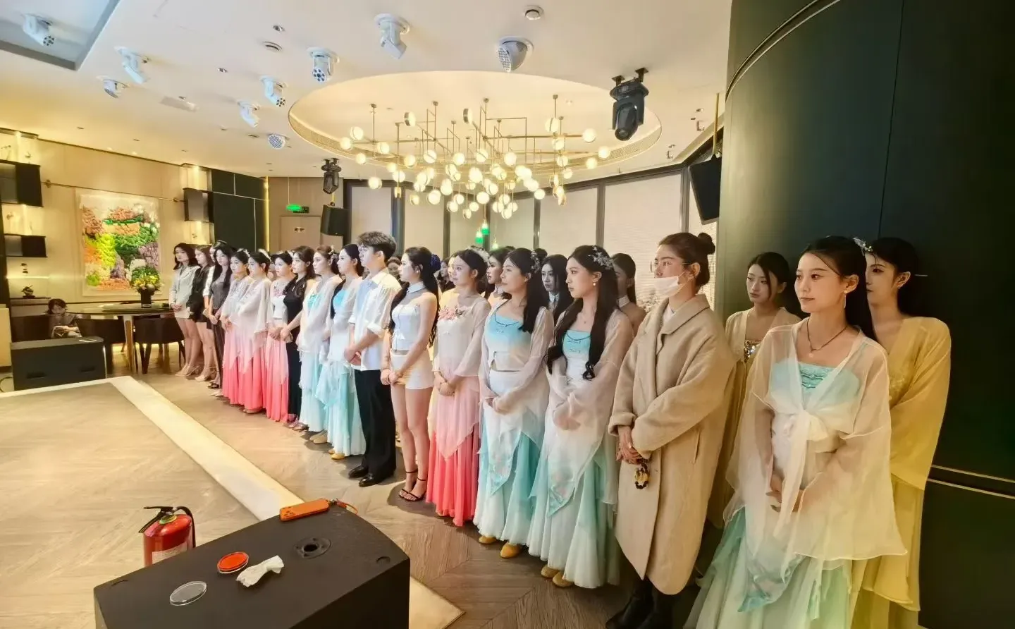 招聘舞蹈演员 做到年前