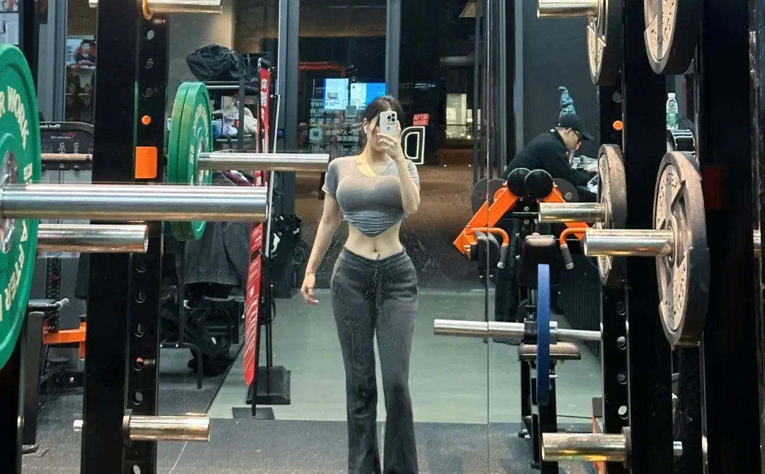 听说穿灰色更显大？