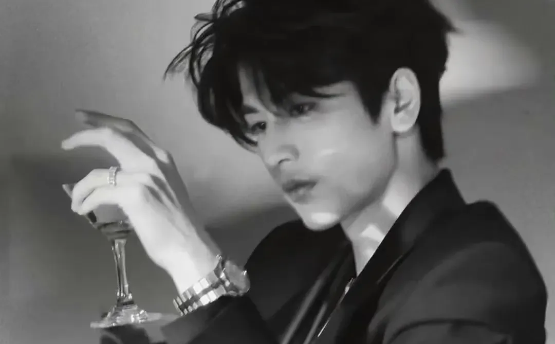 ✨谁懂啊！帅得我原地旋转三圈！