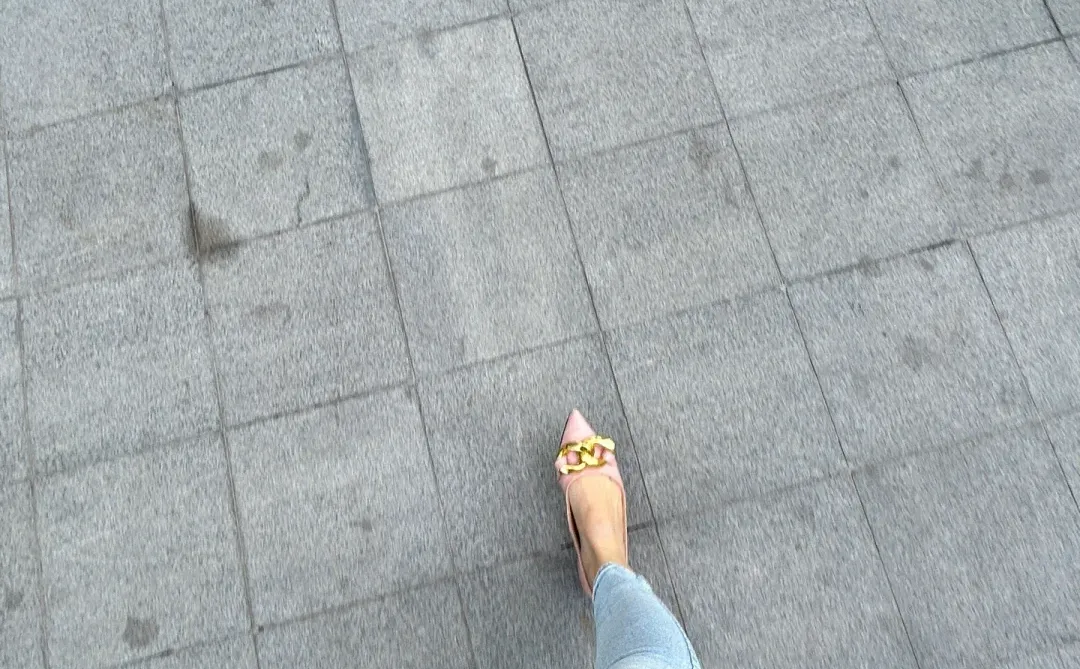 浅色牛仔裤，时代的眼泪💧