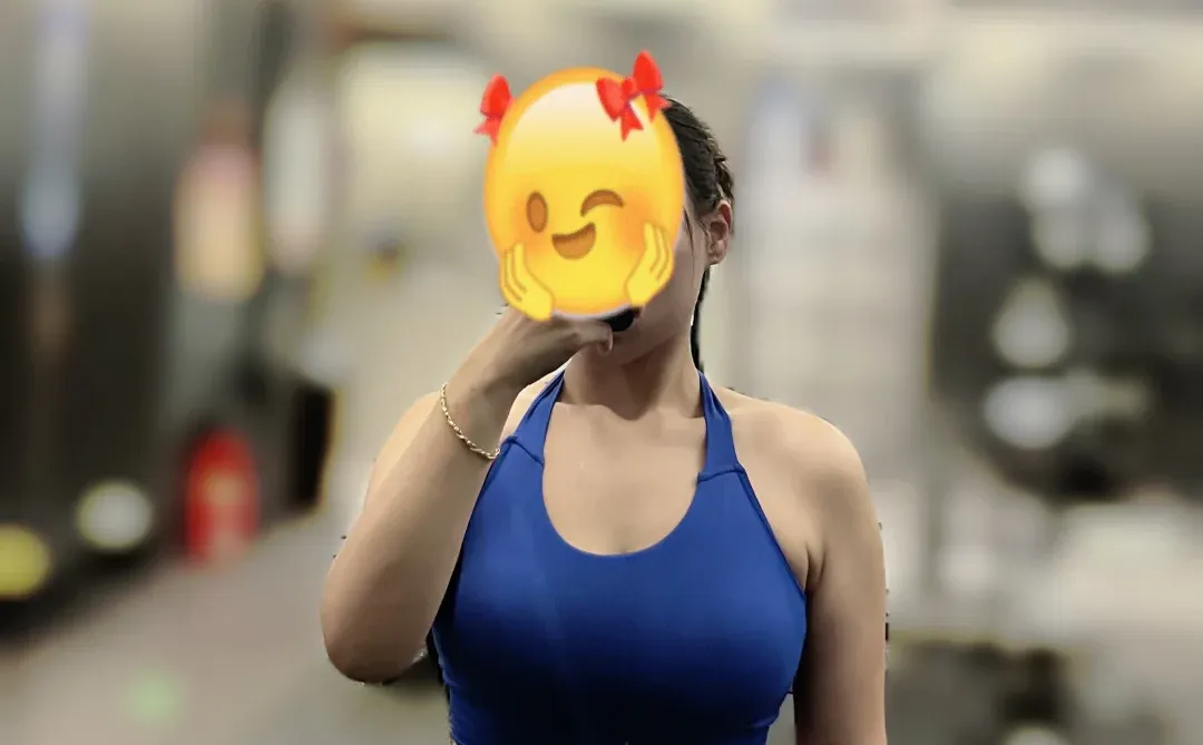 大胸女孩的日常健身