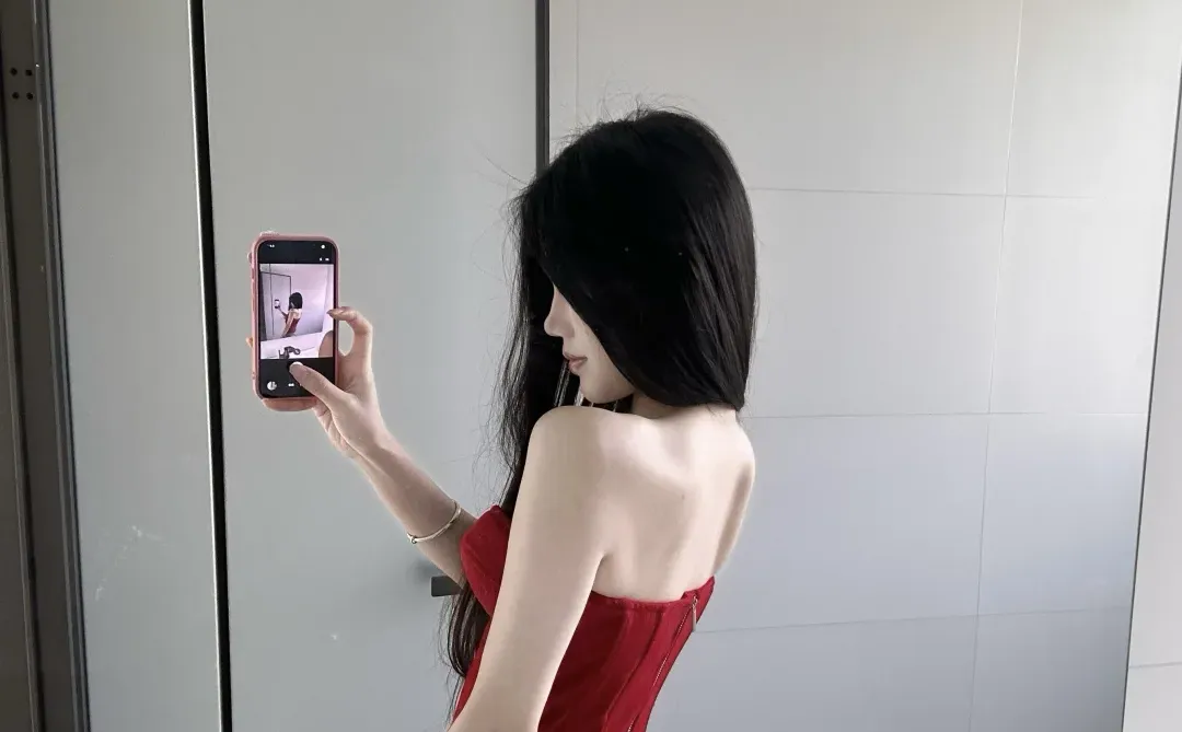 Lienni红色羊毛胸衣