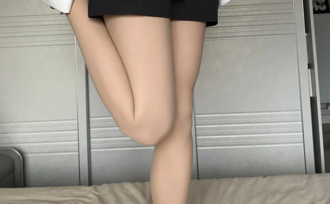 这袜子我说是真腿没人反驳吧！！！