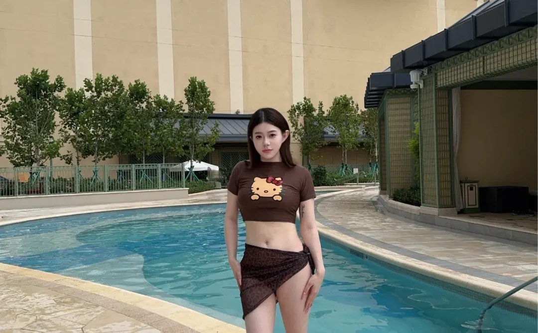 有腰窝微胖第一次尝试比基尼买了可爱型