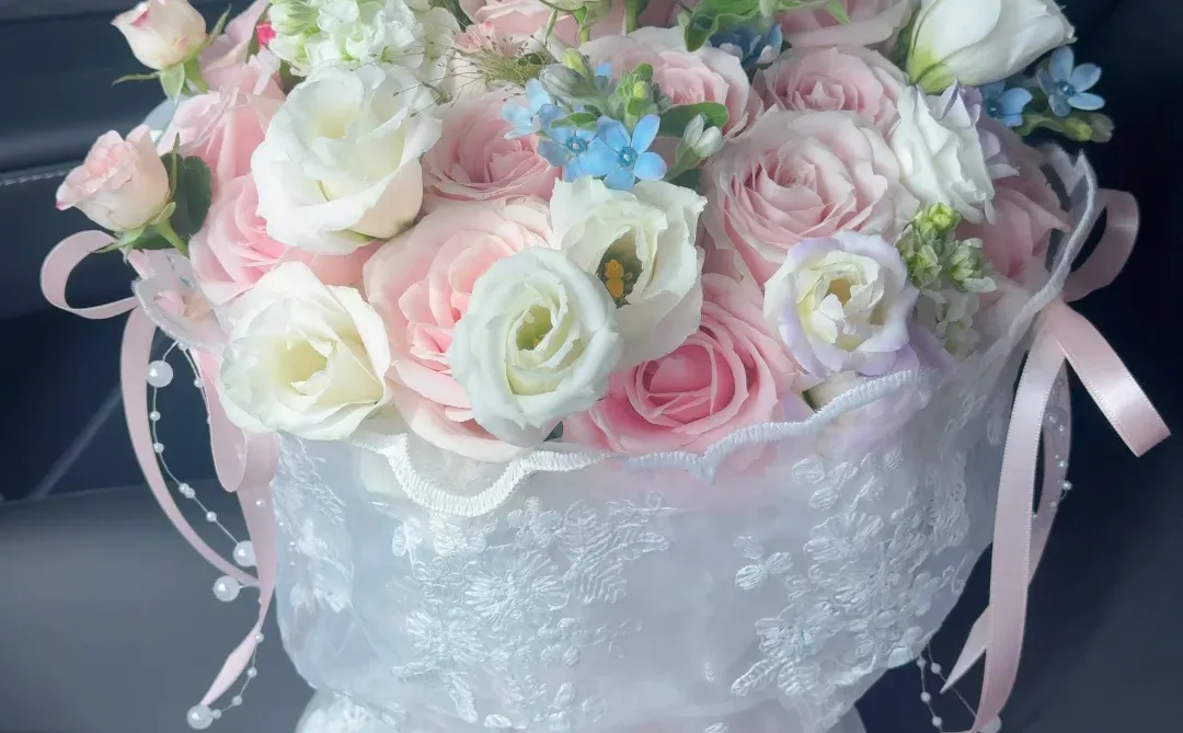 小香风花束，蕾丝包装粉色系花束，温柔系花束