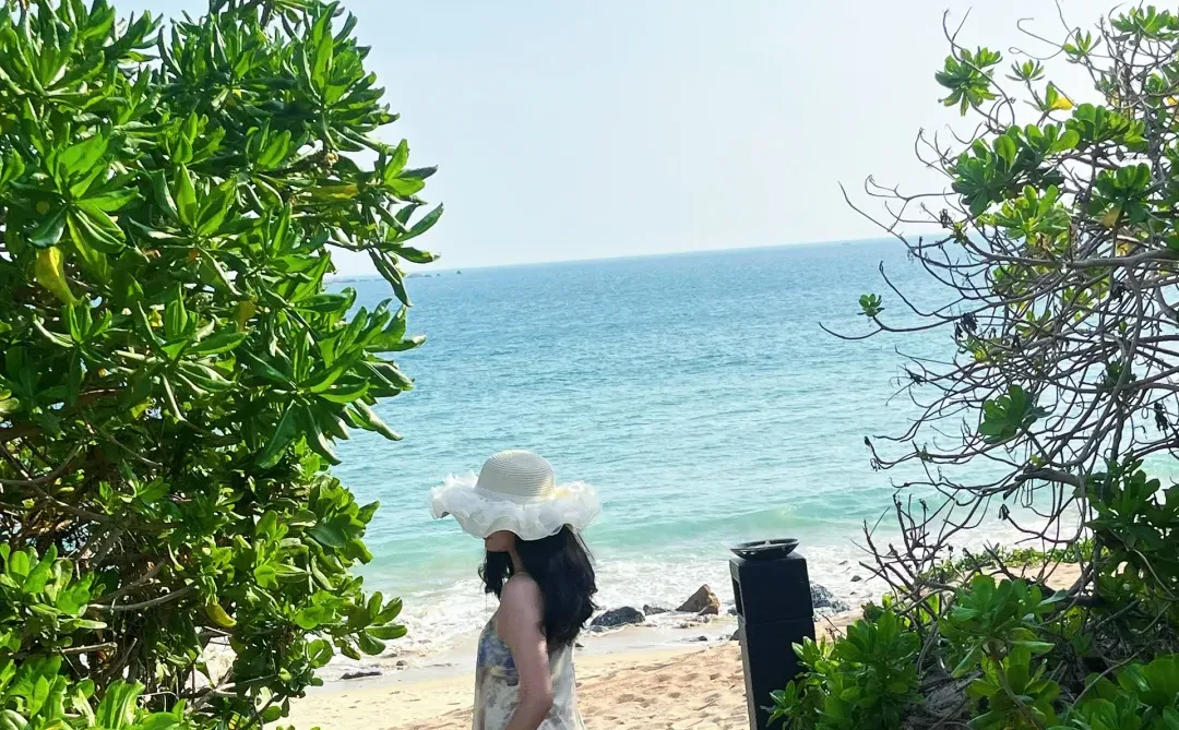 出海边次抛裙子