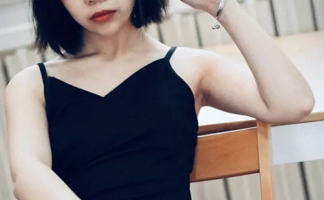 木桌超好看 椅子上拍照也很出片📷