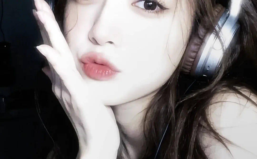 ins氛围感美女宝宝壁纸~