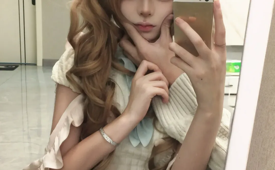 咬手指真的好涩