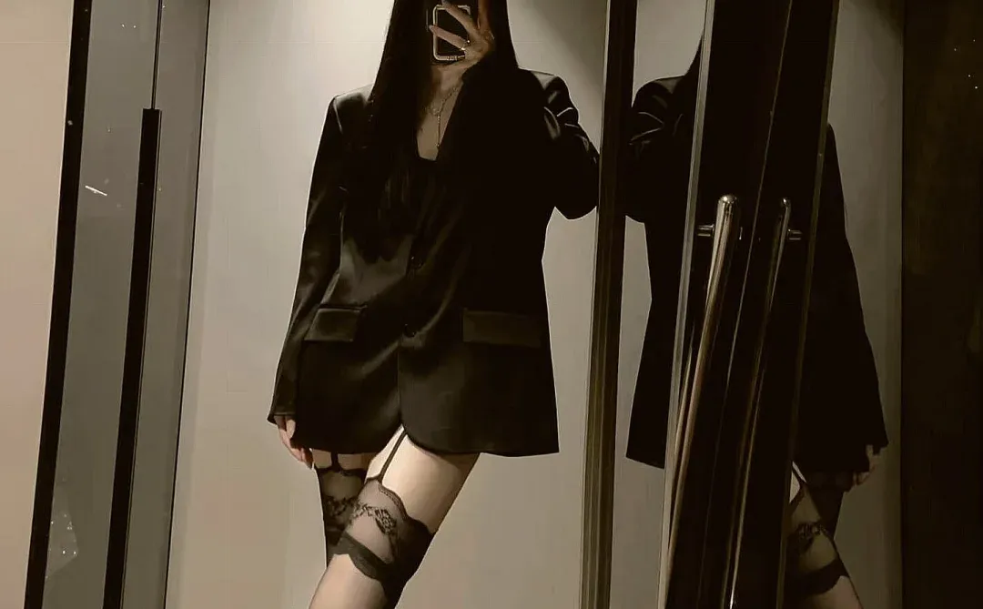 黑色丝袜，让你秒变御姐范😍