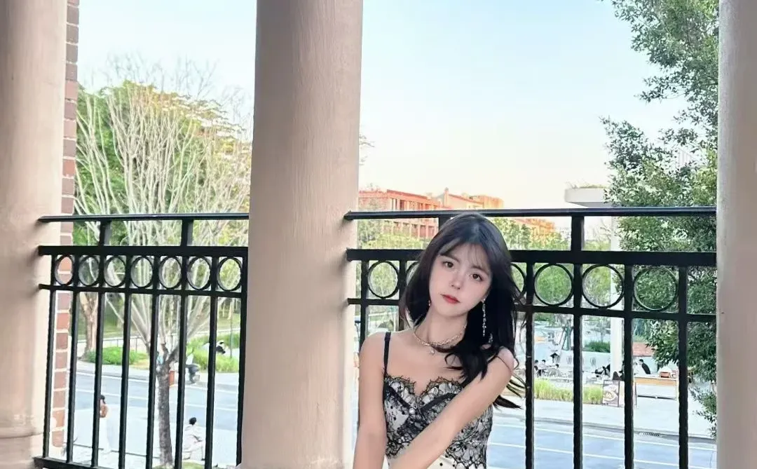 存一组小幅度御姐拍照姿势🗝️