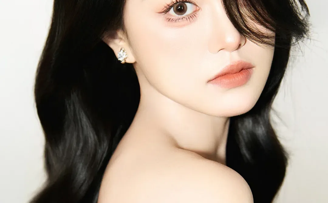 客片分享🖤酷飒高级感简约黑丝纯欲御姐写真