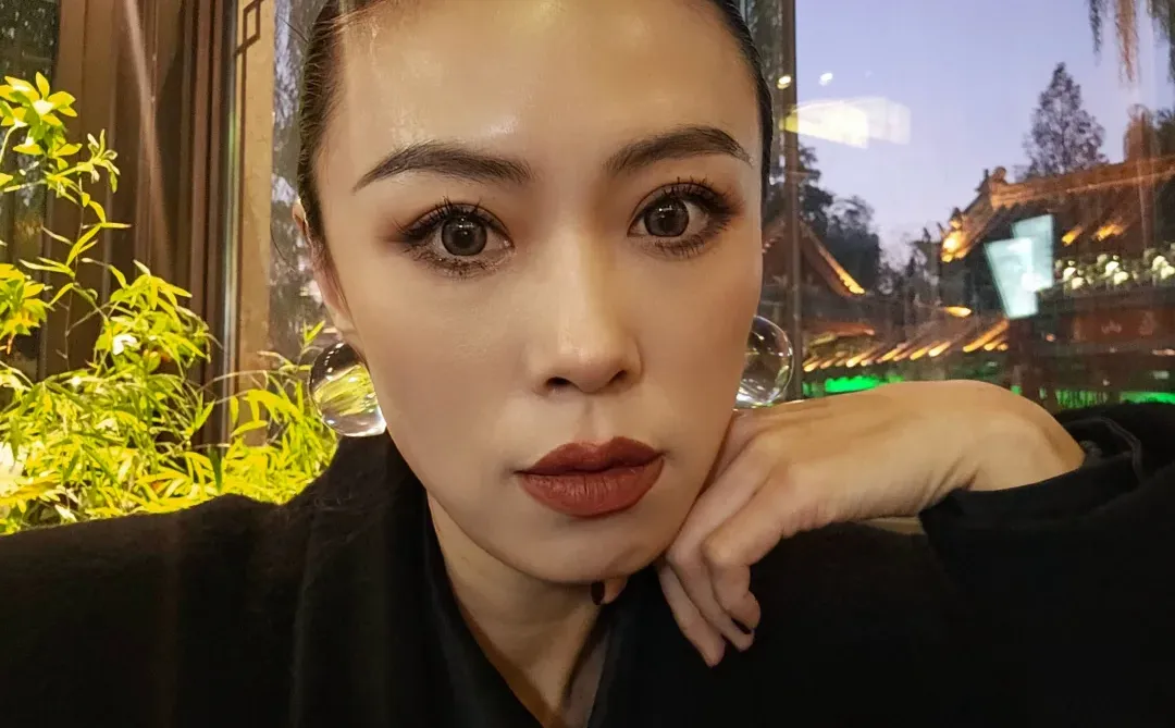 御姐风、黑发红唇、自拍🤳库存、