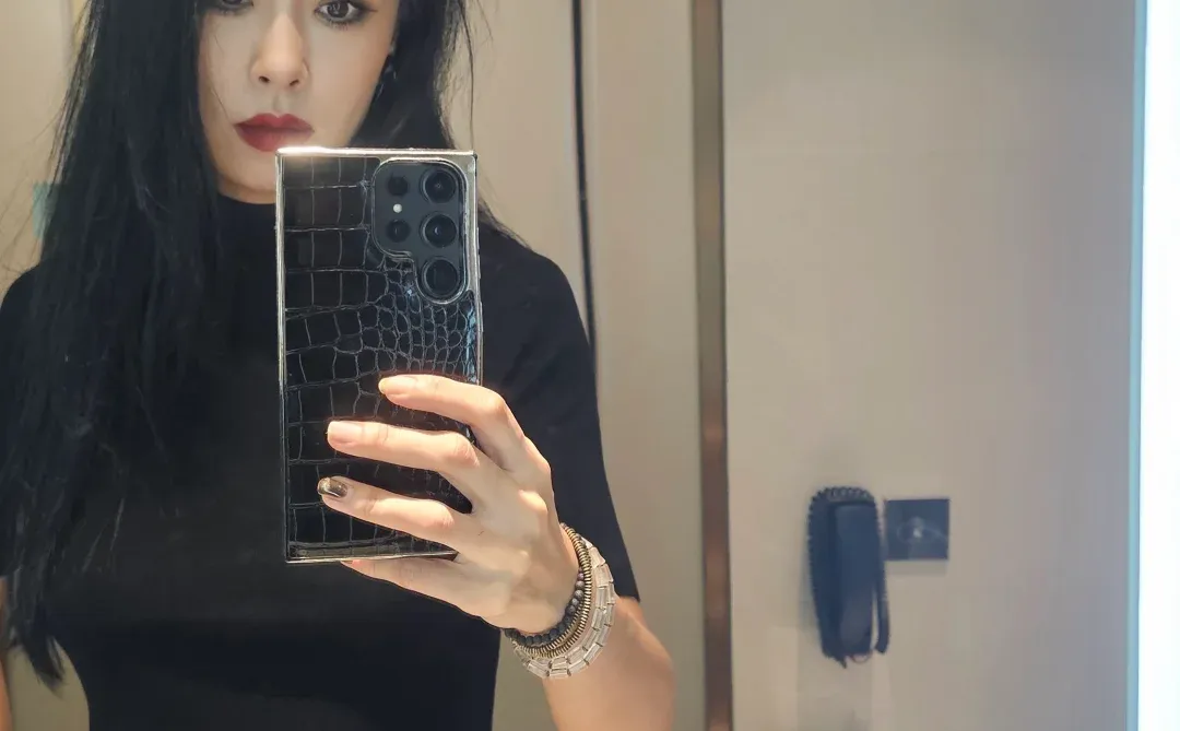 黑发红唇、御姐风、自拍🤳库存