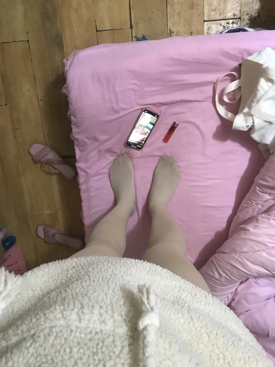 穿了穿了！我真的穿了。男生肤色裤袜穿搭！