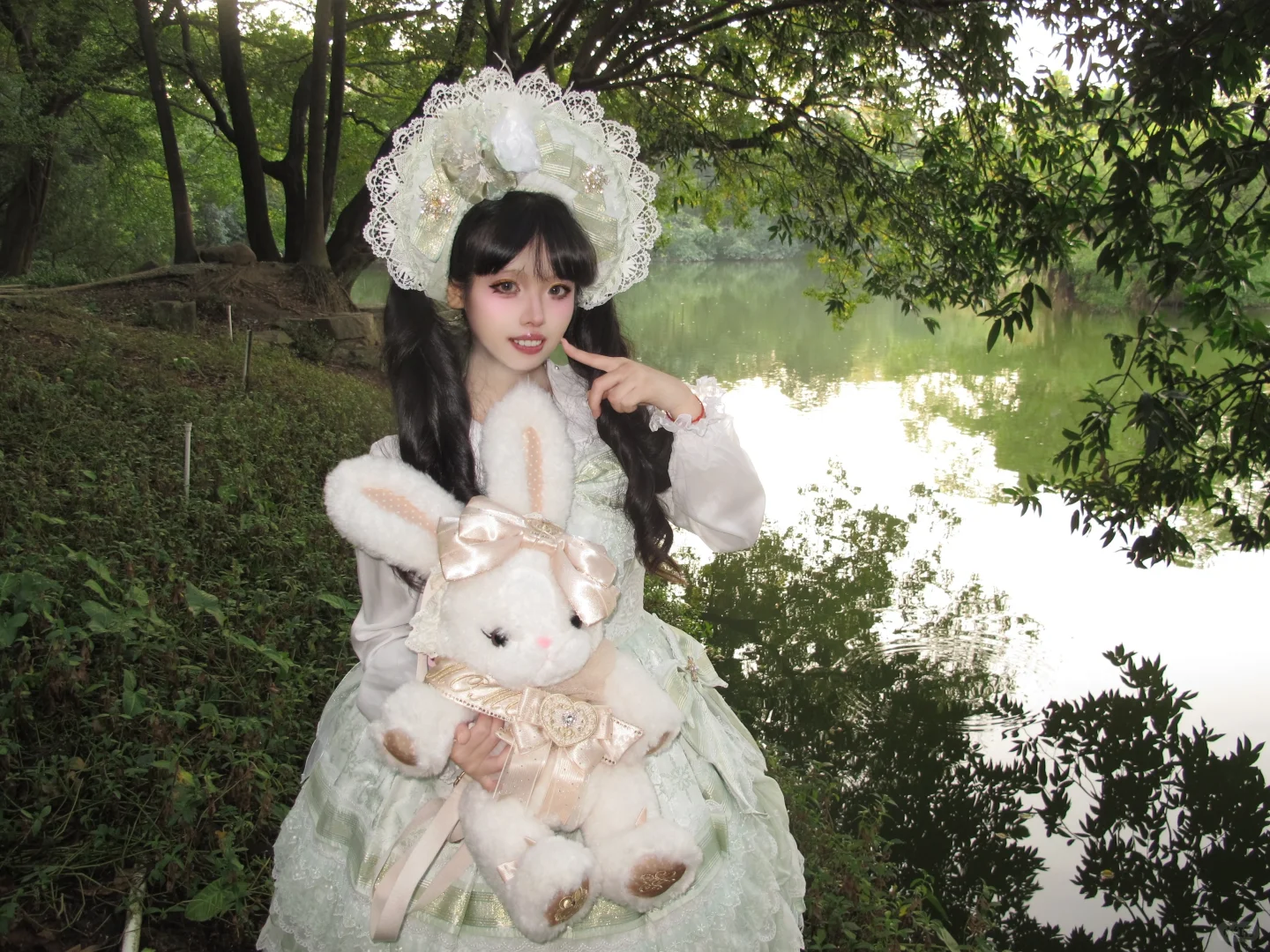 圣诞g若草，在湖边拍的，好美