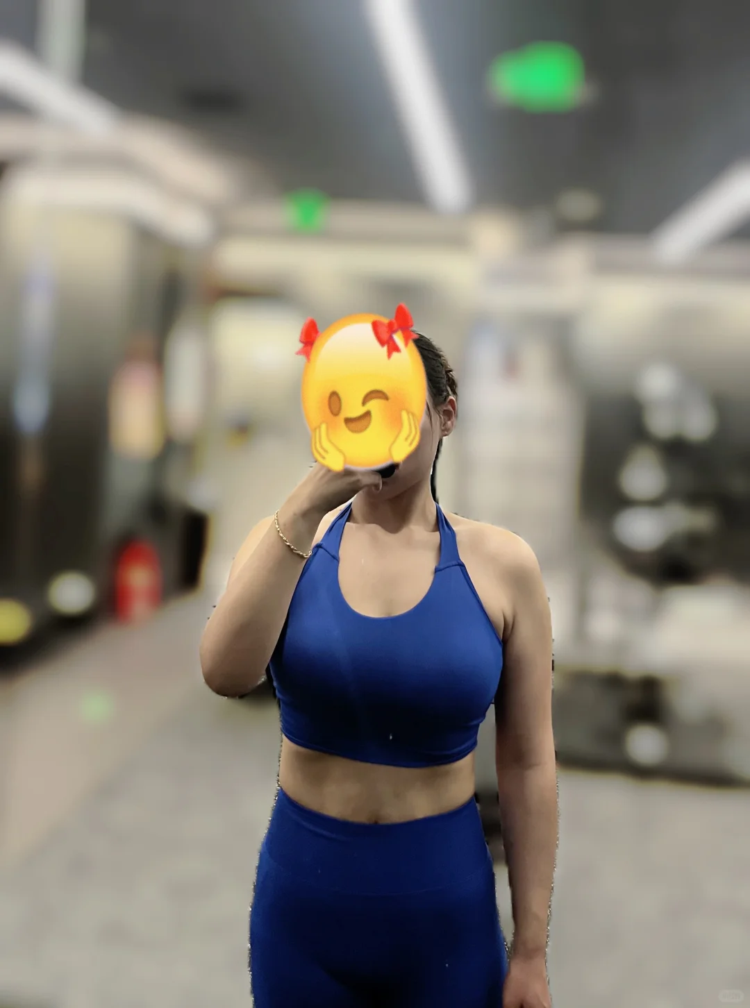 大胸女孩的日常健身