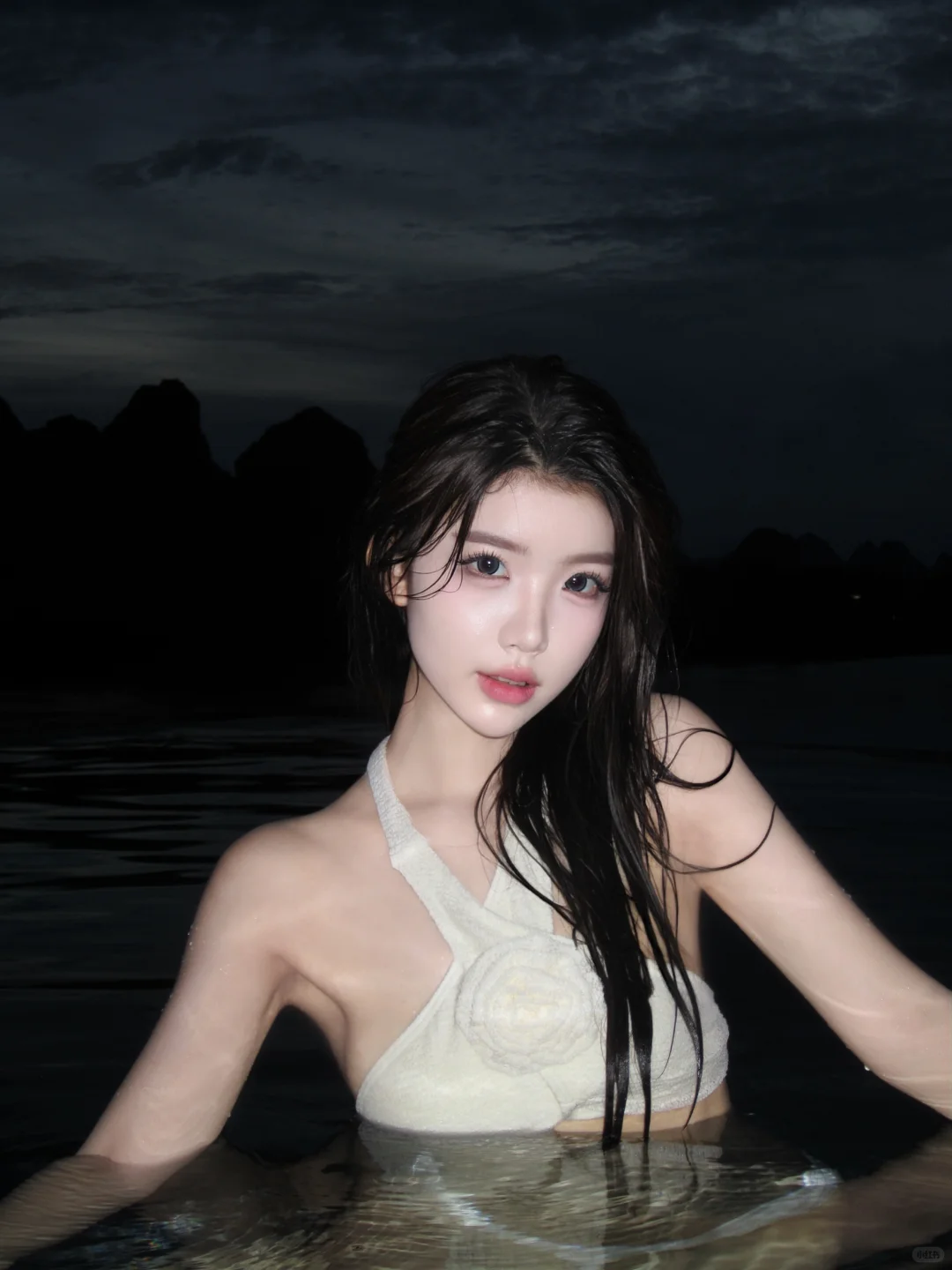 爱像一场大雨 淋湿我的眼睛