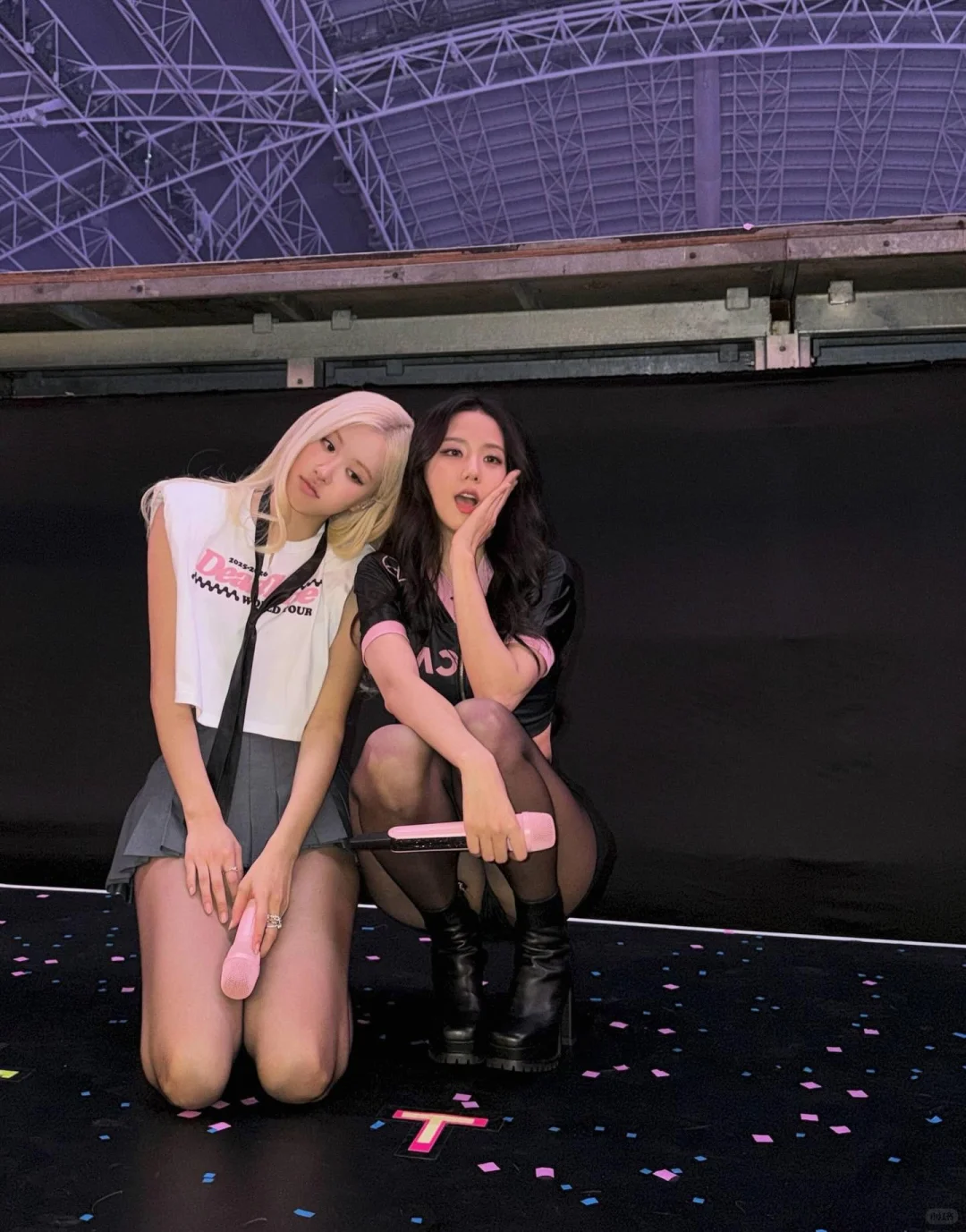 JISOO｜新加坡演出ins新鲜po图｜美腿丰臀