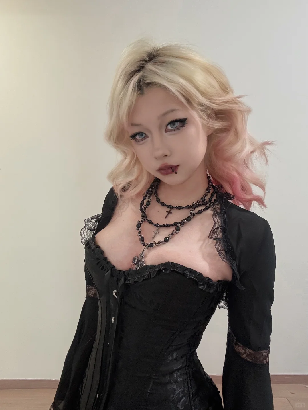 也没人告诉我鱼骨胸衣这么适合微胖啊