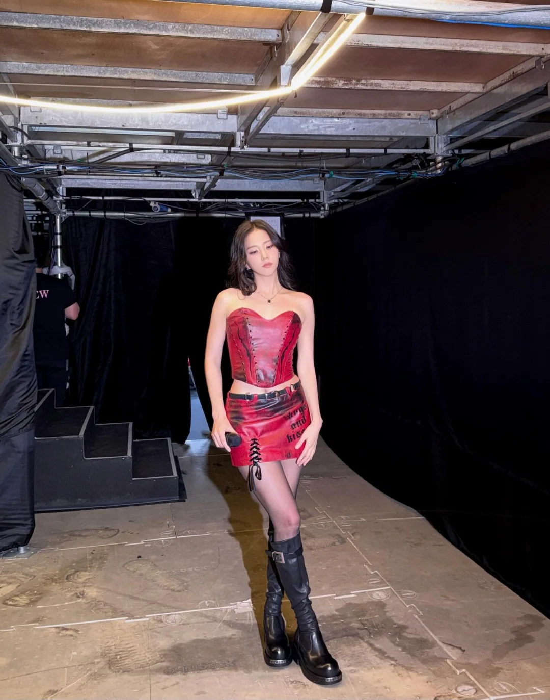 JISOO｜新加坡演出ins新鲜po图｜美腿丰臀