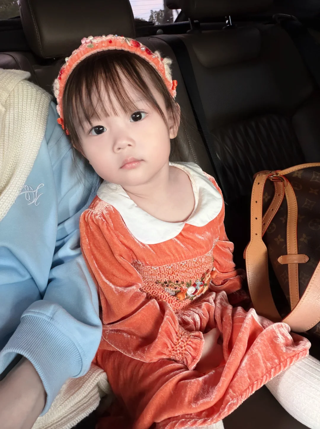 女鹅ootd 小女孩穿上桔裙子有多漂亮✨