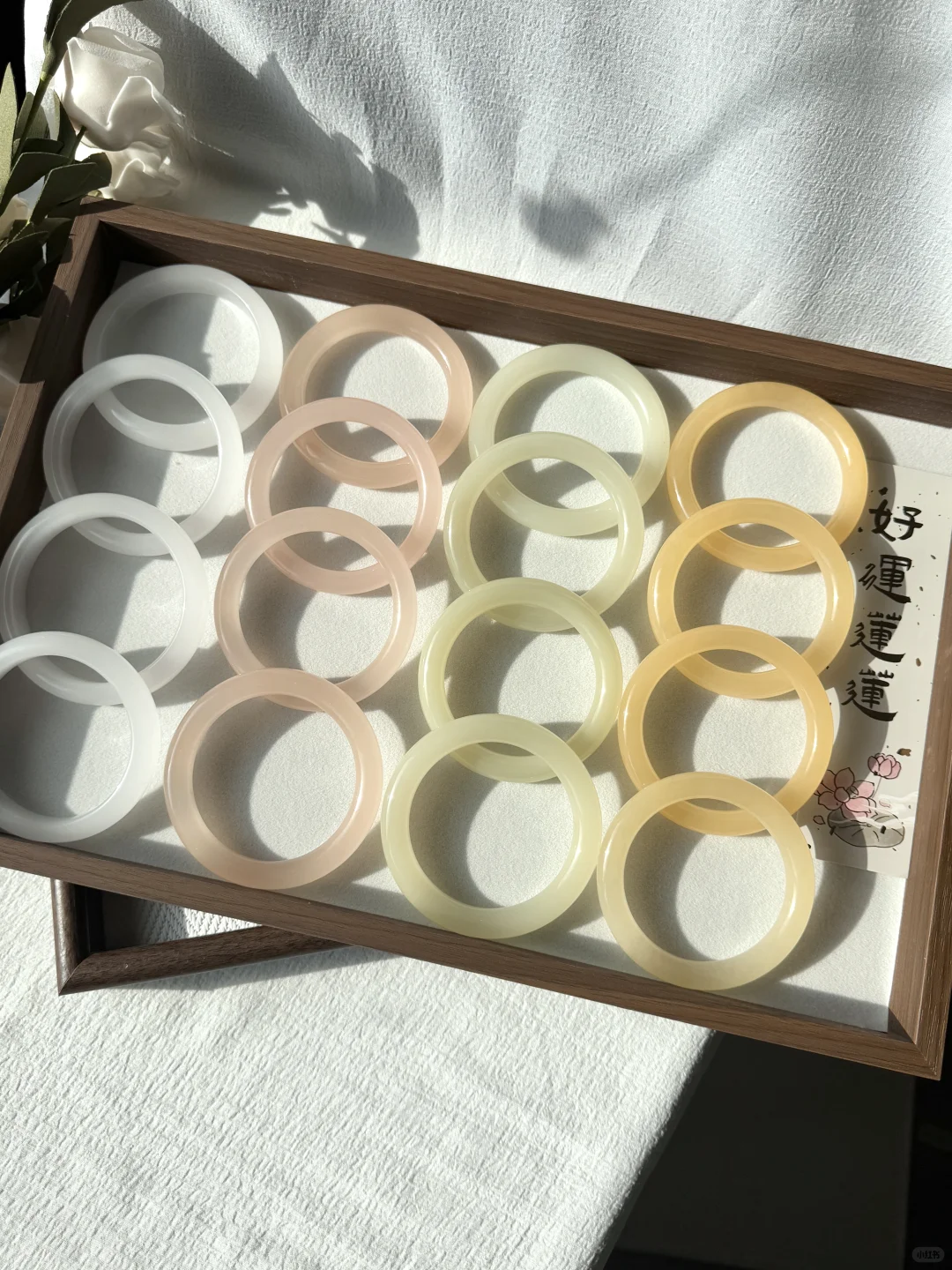 女生最爱显白暖调手镯