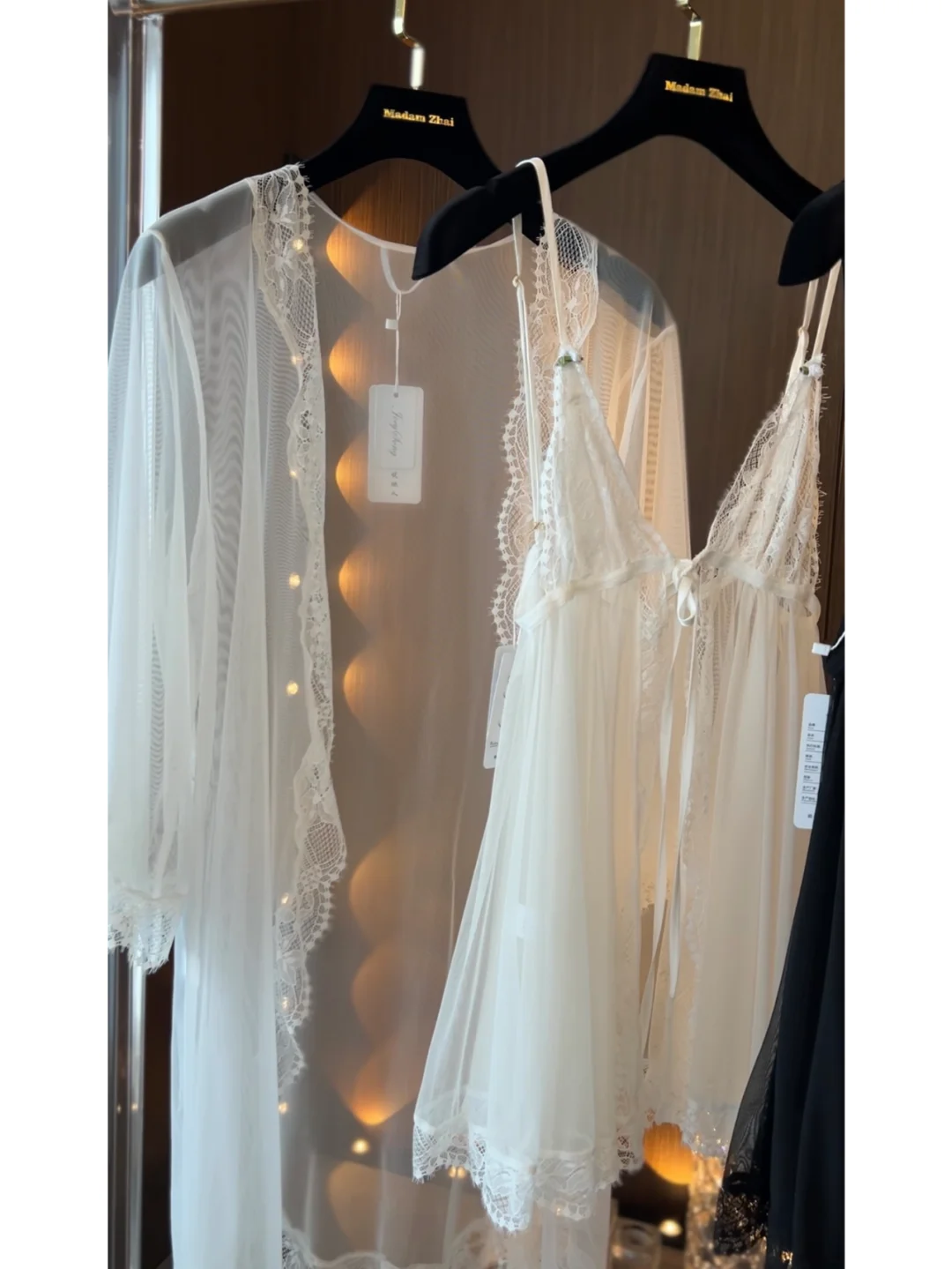 “现实如山，而你浪漫如云”