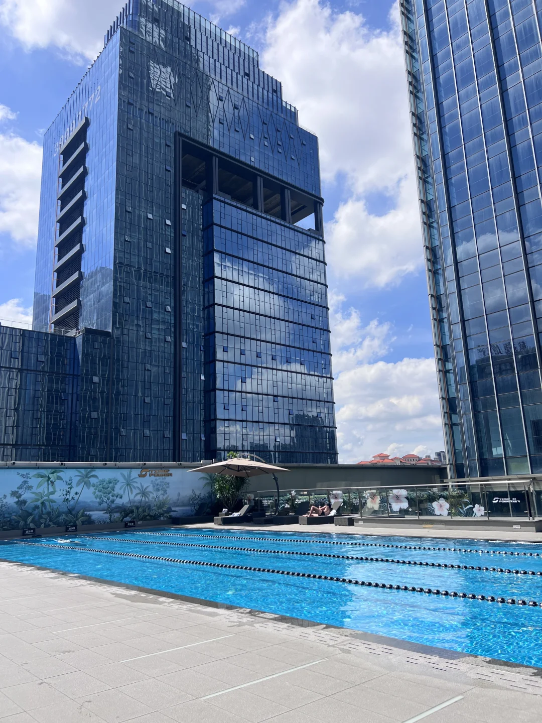 九月第1️⃣天不上班跟美女游泳