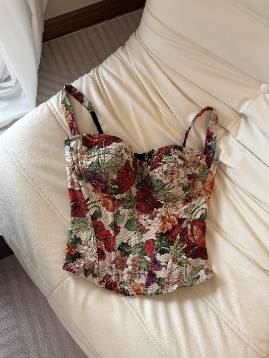 美到失语！随手拍都像大片的法式提花胸衣！