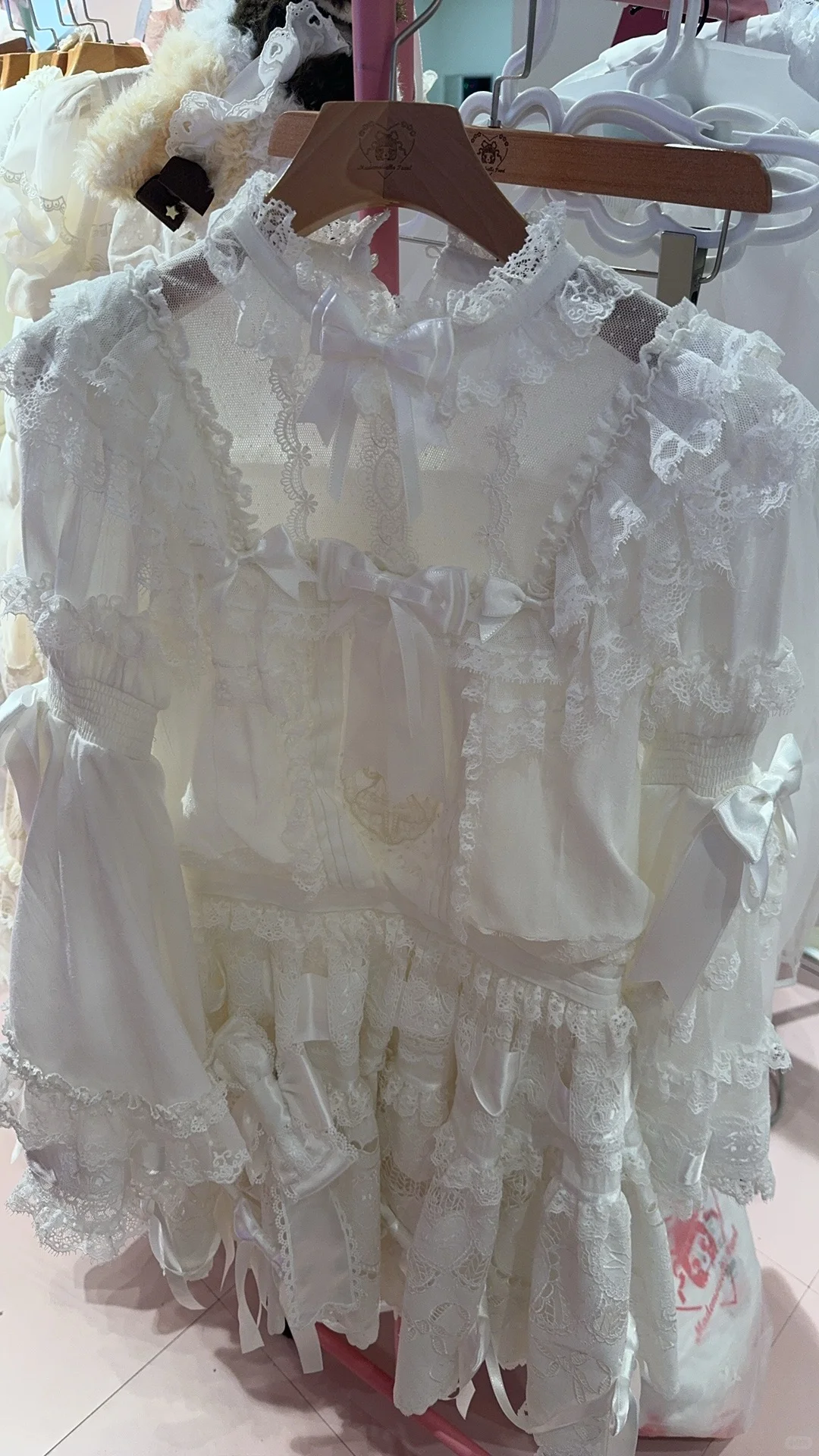 花与珍珠匣沈阳吾悦广场店线下快闪店开业了